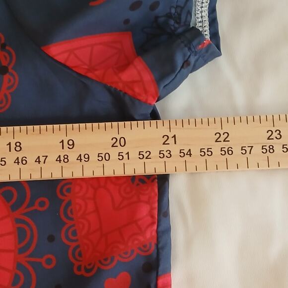 Unbranded Scrub Top Women XL Gray Hearts Valentines Day Medical Uniform Short - Picture 10 of 11